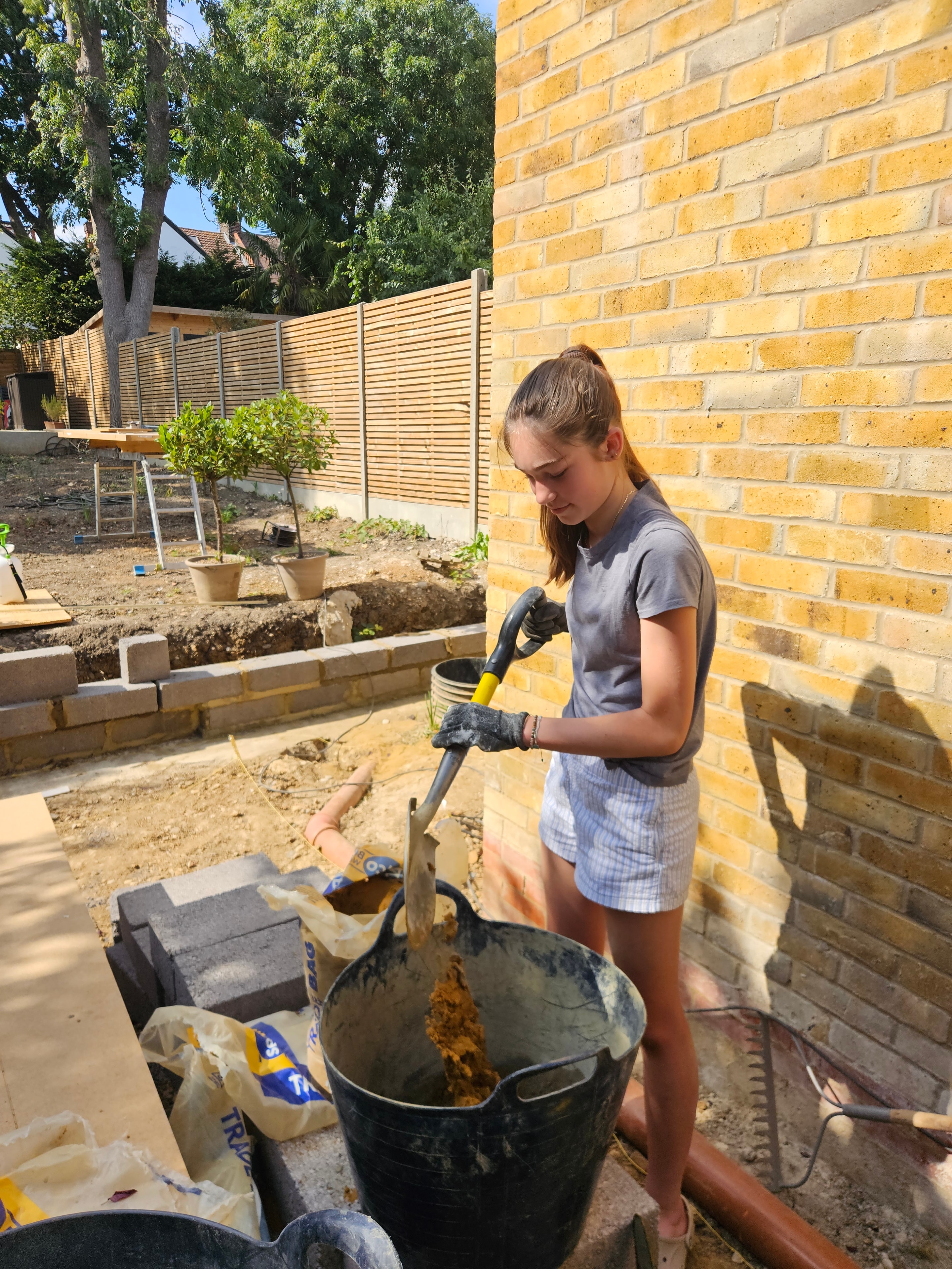 Ava mixing mortar